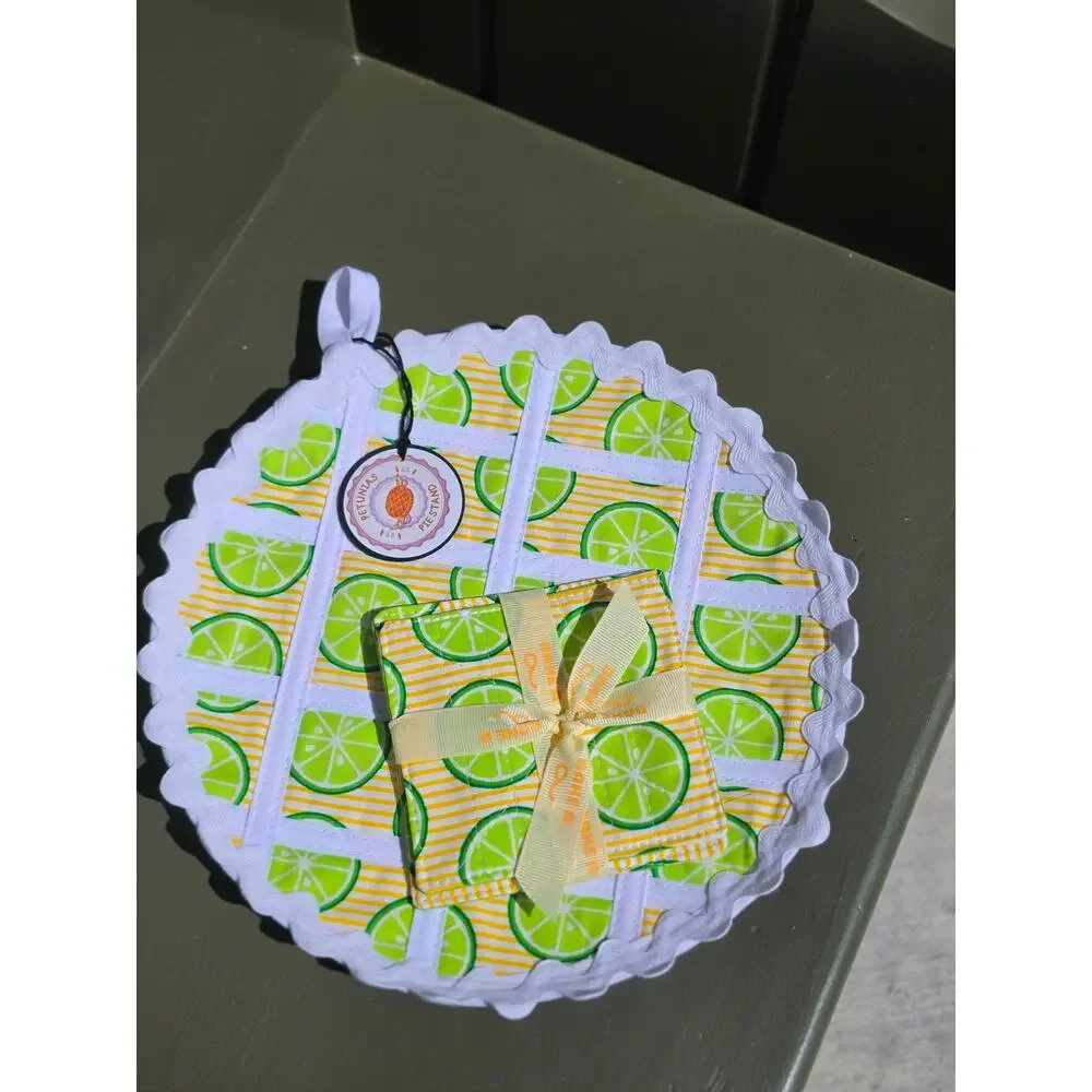 Key Lime Pie / Hot Pad / Potholder / Quilted Cotton / washable / 11